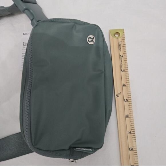 New Lululemon 1L Everywhere Belt Bag - Picture 5 of 7